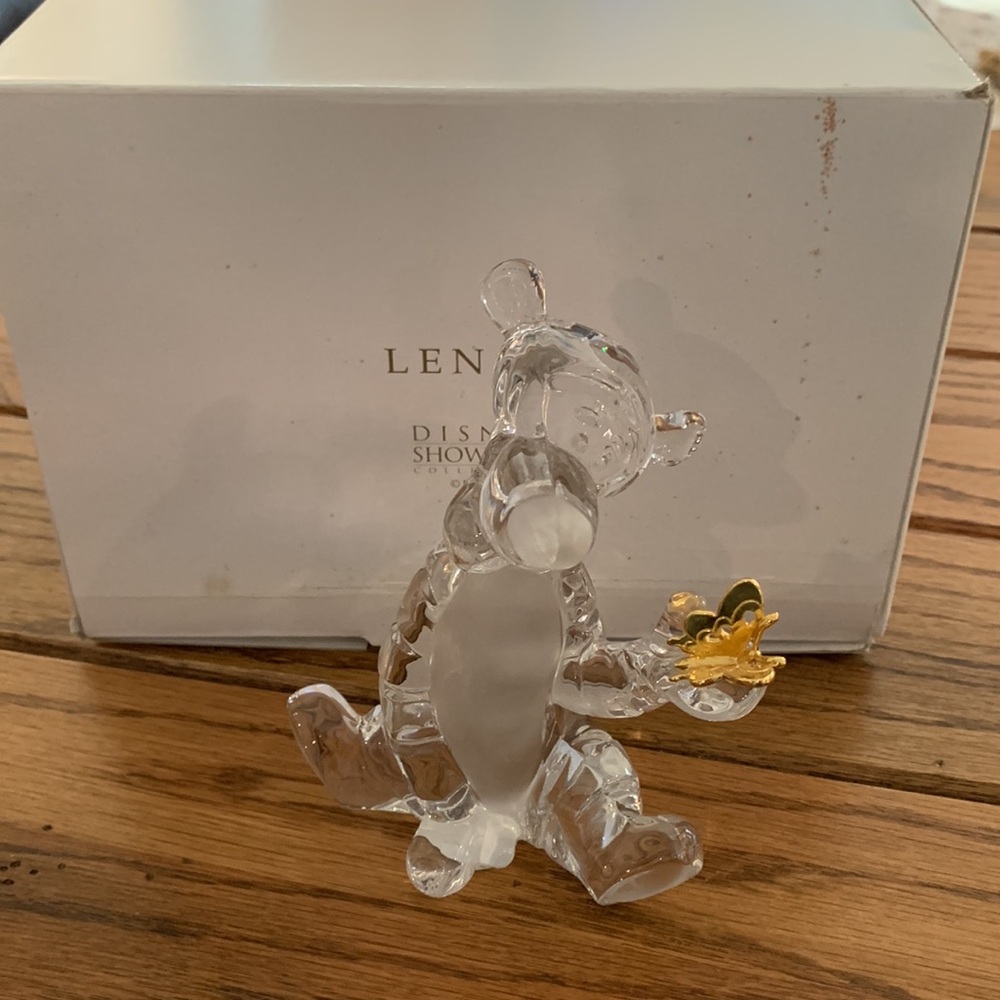 Lenox Disney Showcase crystal Tigger with 24k gold butterfly - Picture 8 of 14
